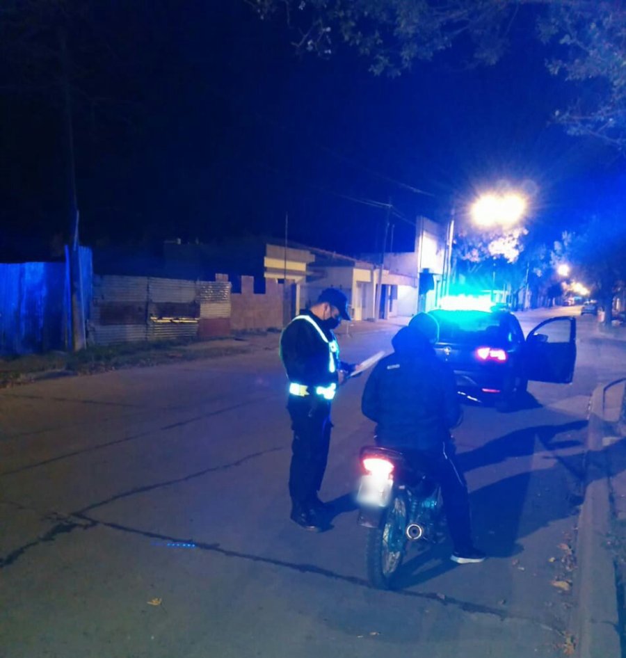FOTO JPSF CONTROLES POLICIALES. Se labraron 7 actas de infracci&oacute;n en Rafaela y 2 en Humberto Primo en relaci&oacute;n a Covid-19.