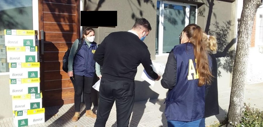 FOTO LA OPINION PROCEDIMIENTO. Se secuestraron seis cajas con 26 expedientes judiciales en la ma&ntilde;ana de ayer.
