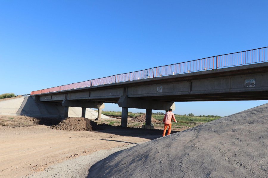 FOTO PRENSA AC// PUENTE// Sobre Ruta 63, forma parte de la obra que se habilitar&aacute;.