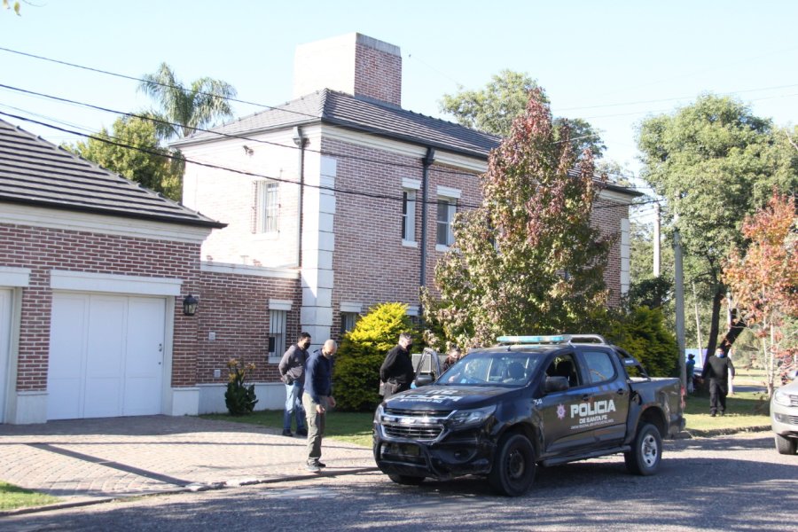 FOTO JORGE BARRERA CONMOCION EN EL BARRIO. Los cargos contra los delincuentes son provisoriamente, por tentativa de robo y privaci&oacute;n ilegal de la libertad.