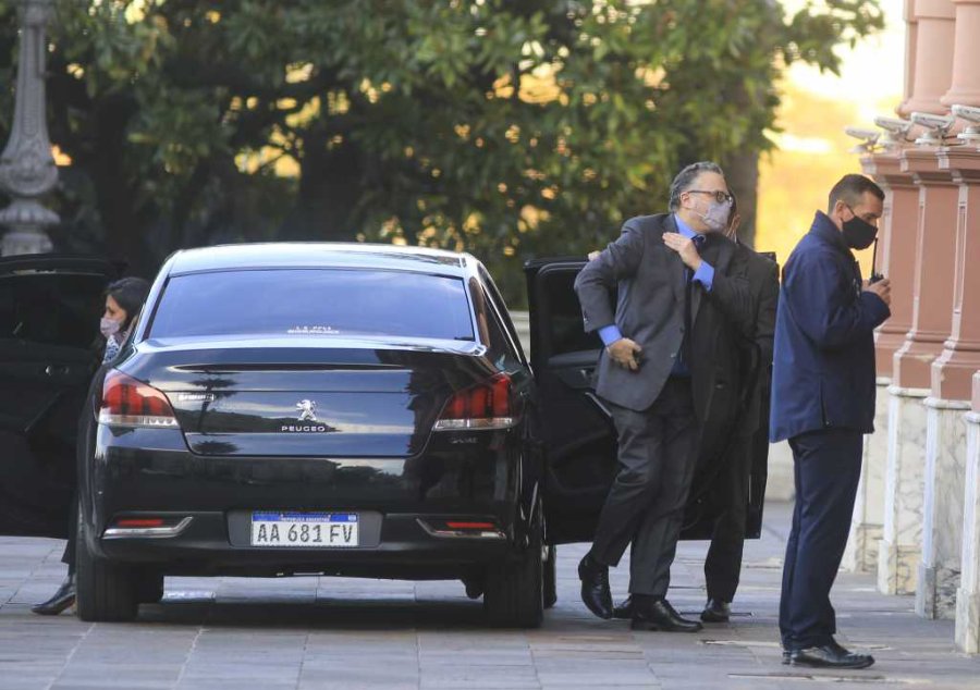 FOTO NA MATIAS KULFAS. El ministro al llegar a Casa Rosada.
