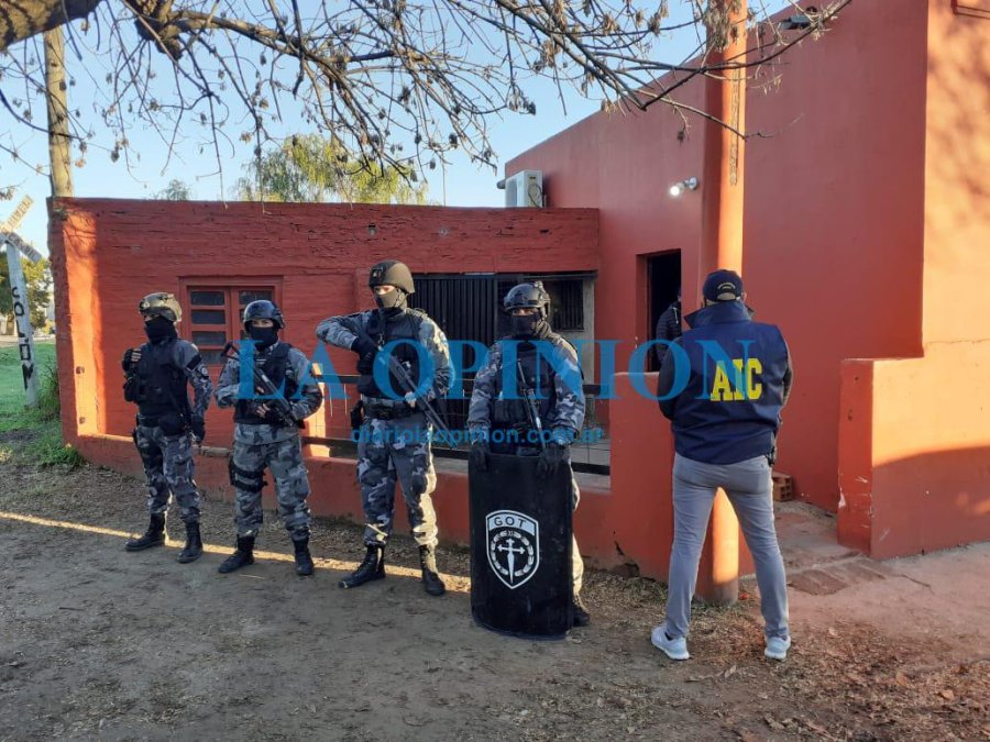 PROCEDIMIENTO.  Una de las acciones policiales concretadas hoy.