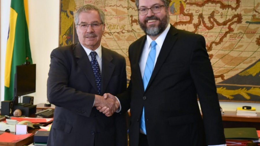 IMAGEN INTERNET MERCOSUR. Argentina deja de lado, por un tiempo, las negociaciones.  IMAGEN INTERNET DIPLOMATICOS. Felipe Sol&aacute; junto a Ernesto Ara&uacute;jo, canciller de Brasil.
