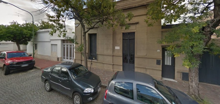 FOTO GOOGLE BELGRANO AL 700. Imagen de la vivienda ultrajada, donde tambi&eacute;n robaron notebooks y una tablet.