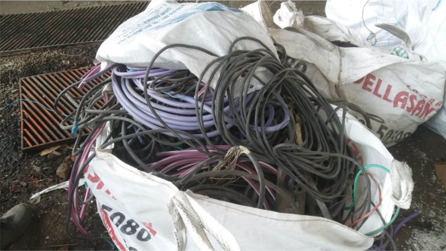 FOTO LA OPINION CABLES ROBADOS. La polic&iacute;a hall&oacute; casi media tonelada de cables hurtados -440 kilos- en una chacarita.