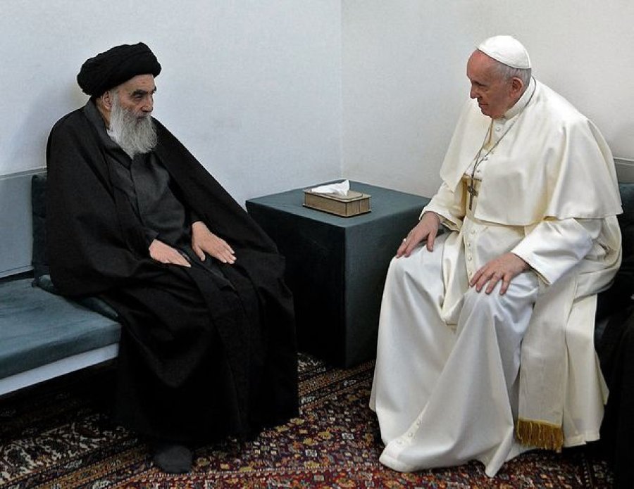 FOTO ARCHIVO GESTOS. Francisco se reuni&oacute; en marzo con el principal l&iacute;der religioso chiita en Irak, el ayatol&aacute; Ali Al Sistani.