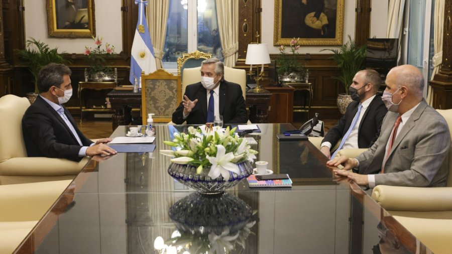 FOTO NA ACUERDO. El presidente Fern&aacute;ndez con Massa, Guzm&aacute;n y Rigo.
