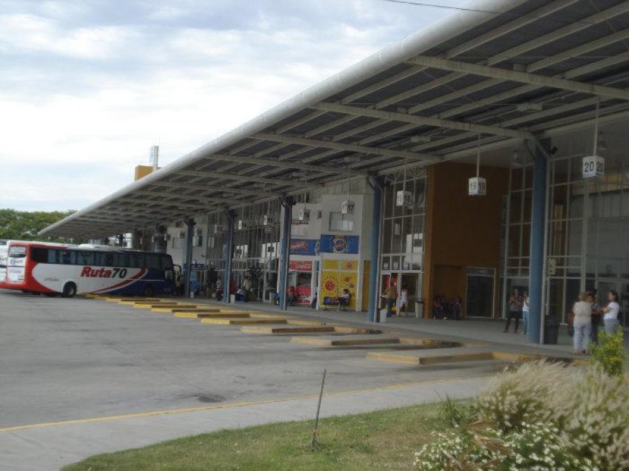 IMAGEN ARCHIVO. TERMINAL DE OMNIBUS. En un sector cercano, se produjo una ri&ntilde;a entre vendedores ambulantes.