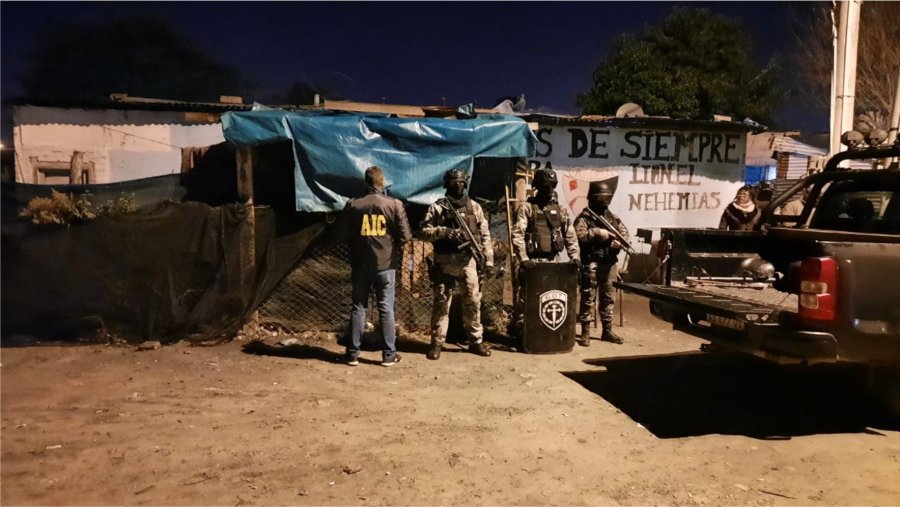 FOTO LA OPINION 8 ALLANAMIENTOS. La AIC logr&oacute; la detenci&oacute;n de dos sujetos con abultados antecedentes.