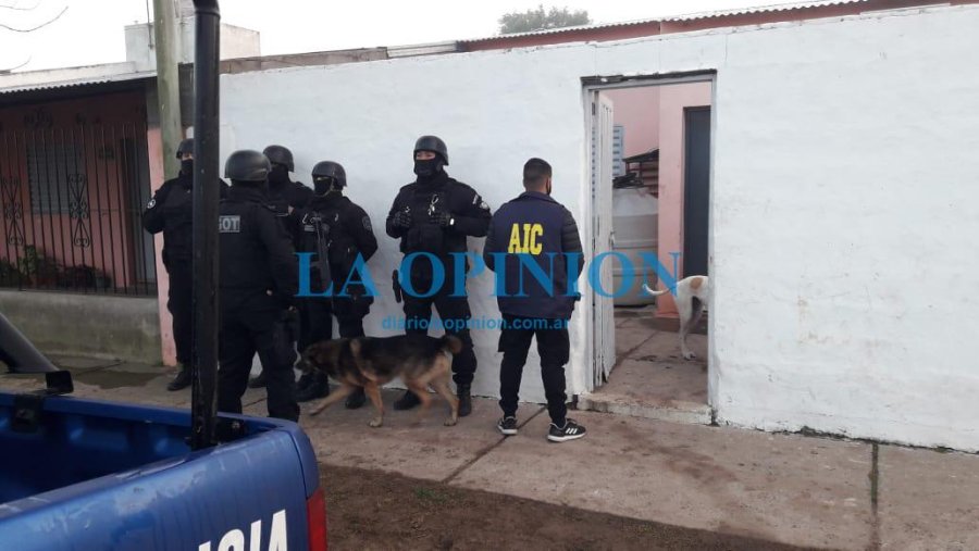 ALLANAMIENTO. Uno de los concretados hoy en Frontera.