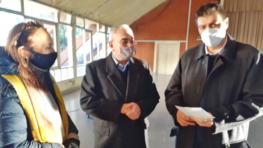 FOTO PRENSA AC// ENTREGA//Instantes en el que efectiviz&oacute; el aporte.