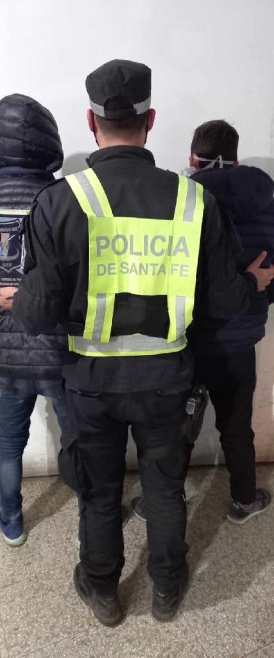 FOTO JPSF SUNCHALENSES. Fueron trasladados por presunta marihuana en su poder.