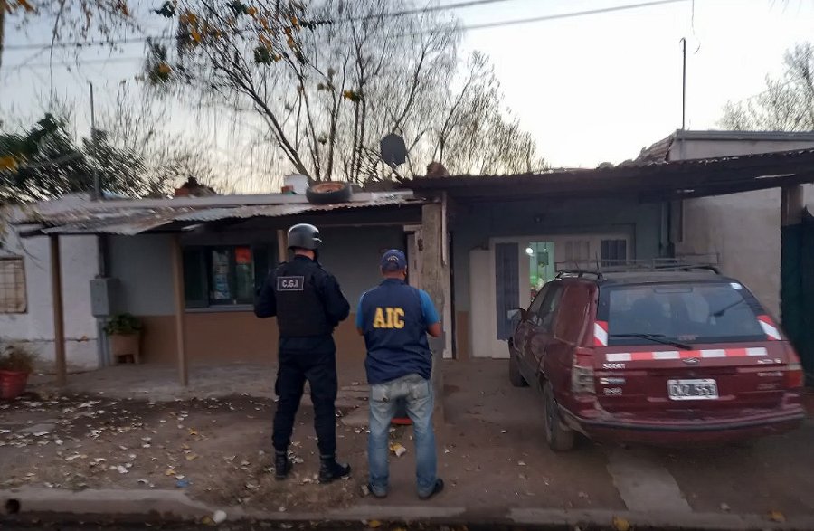 FOTO LA OPINION ALLANAMIENTO. La mujer se hac&iacute;a pasar como "El&iacute;as" y ofertaba elementos de incierto origen.