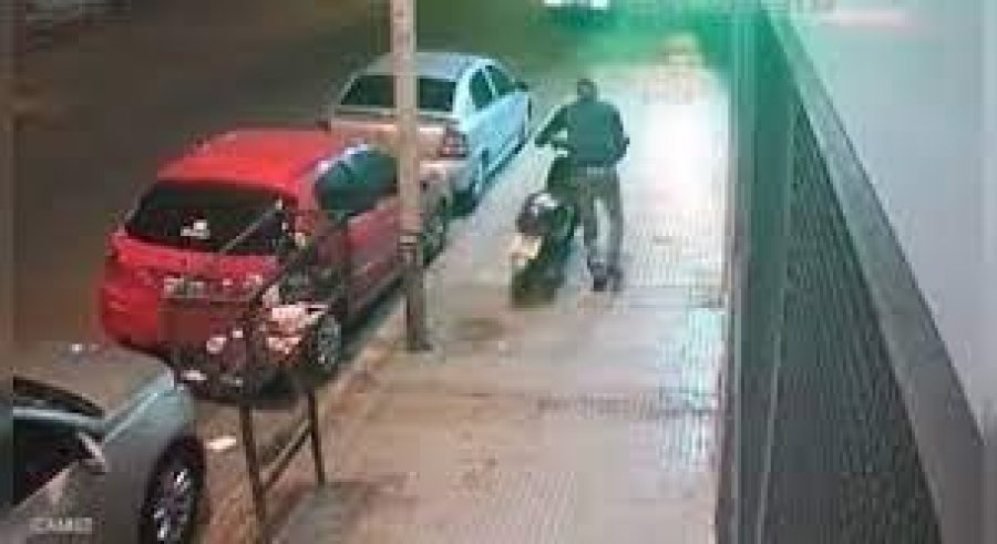 IMAGEN ARCHIVO. LLEVANDO MOTO ROBADA.  Una secuencia similar se observ&oacute; esta madrugada en Rafaela.