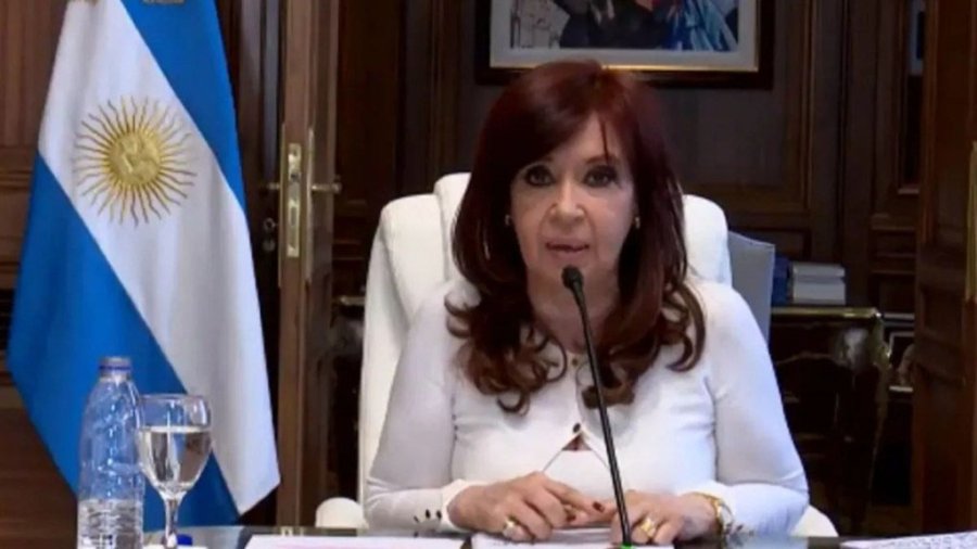FOTO NA CRISTINA. La actual Vicepresidenta se defendi&oacute; y acus&oacute; a Macri.