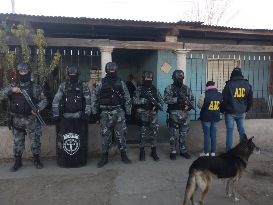 FOTO LA OPINION ACTUACION POLICIAL. A cargo de agentes de la AIC y la UR V.