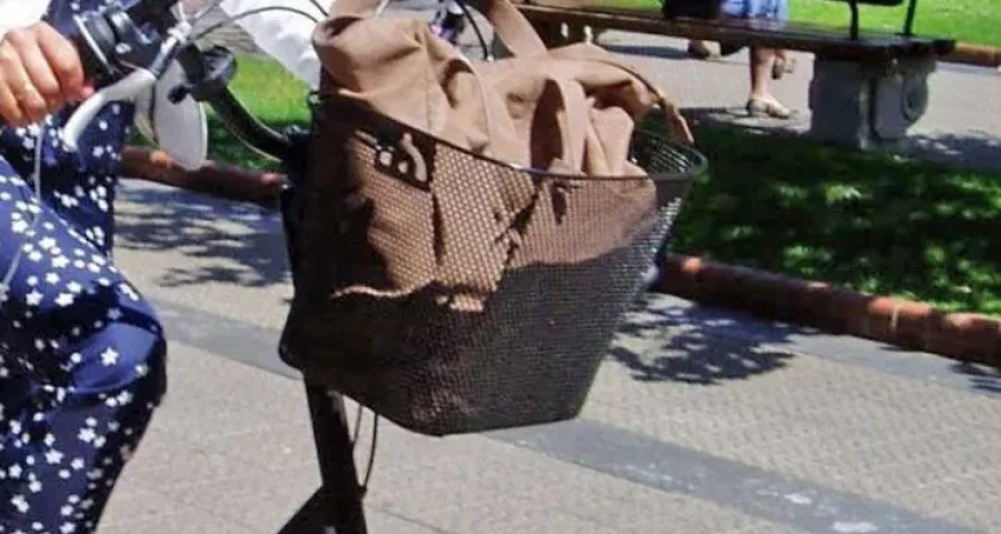 IMAGEN ARCHIVO.  DESDE EL CANASTO.  A una ciclista rafaelina le robaron una mochila.