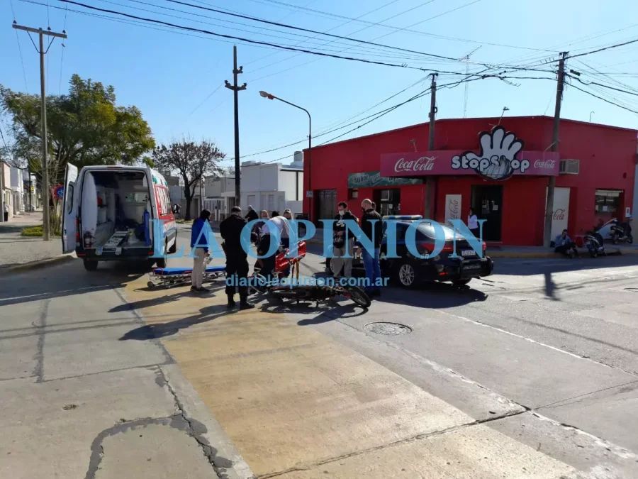 FOTO LA OPINION. LUGAR DEL SINIESTRO.  La esquina de  Dante Alighieri y V&eacute;lez Sarsfield.