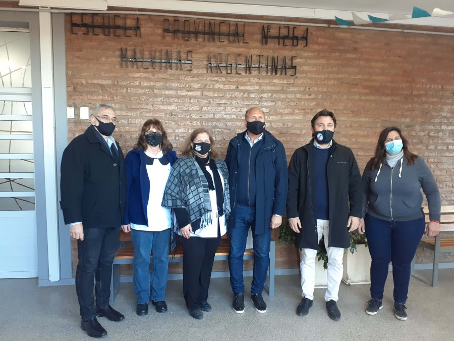 FOTO PRENSA AC// FRONTERA. Fue entregada una ambulancia al SAMCo local. JOSEFINA. Recorrieron obras en dos escuelas.