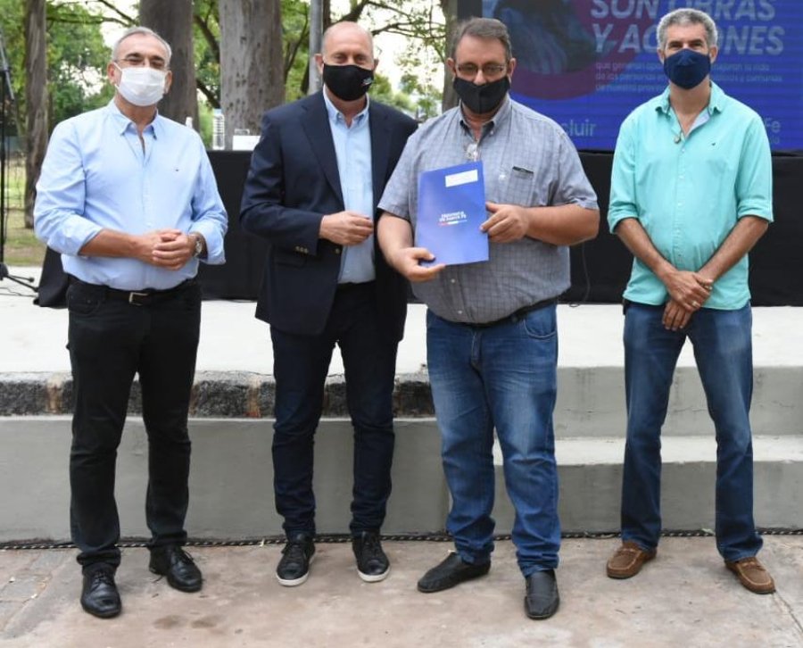FOTO PRENSA AC// OBRAS MENORES. Una imagen de archivo correspondiente  a una entrega de recursos provinciales a gobiernos locales.