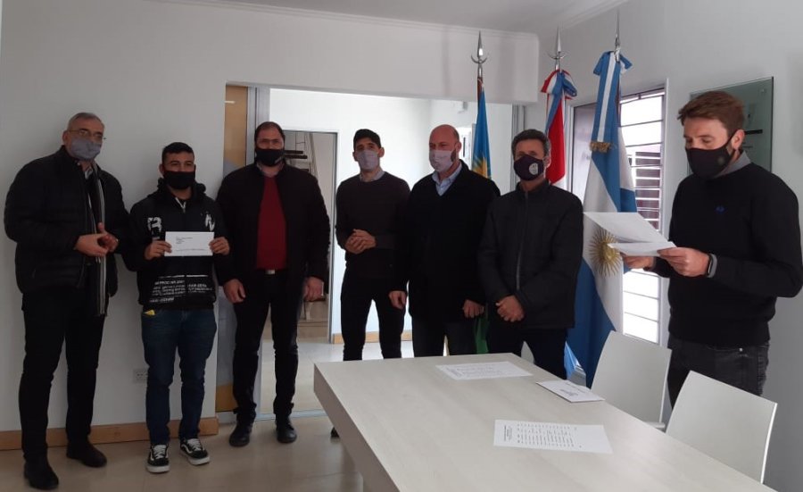 FOTO PRENSA COMUNA// DÍA DE LAS INFANCIAS//Se llevó a cabo una celebración respetando las disposiciones sanitarias en vigencia. ENTREGA DE CRÉDITOS// Un instante del acto cumplido en la ciudad de Rafaela.