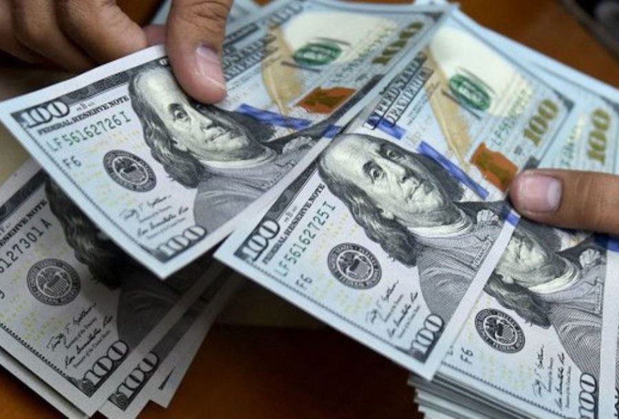 DOLAR AHORRO. Su compra sufri&oacute; un recargo del 30 por ciento.