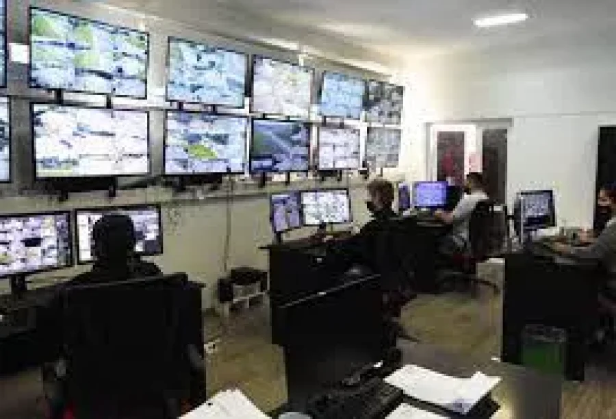 IMAGEN ARCHIVO. CENTRO DE MONITOERO.  C&aacute;maras de este organismo,dieron cuenta de un hecho que motiv&oacute; presencia policial.