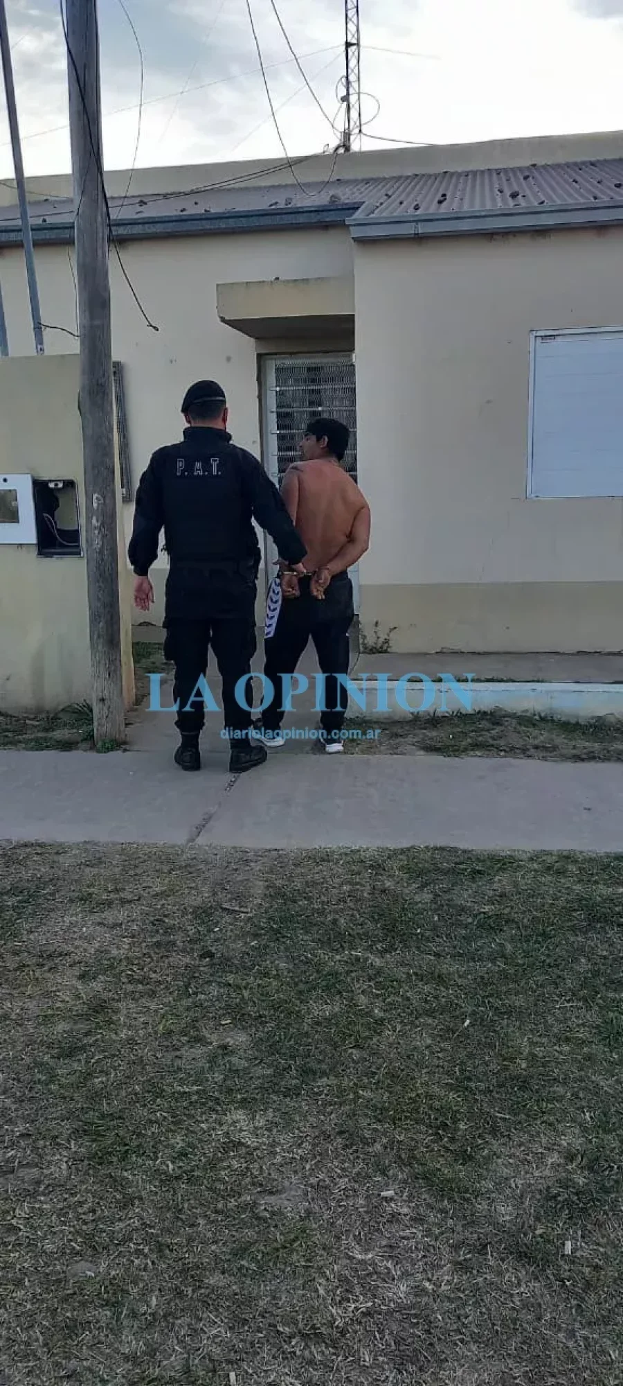 ARRESTADO.  Por amenazar de muerte a la hermana.