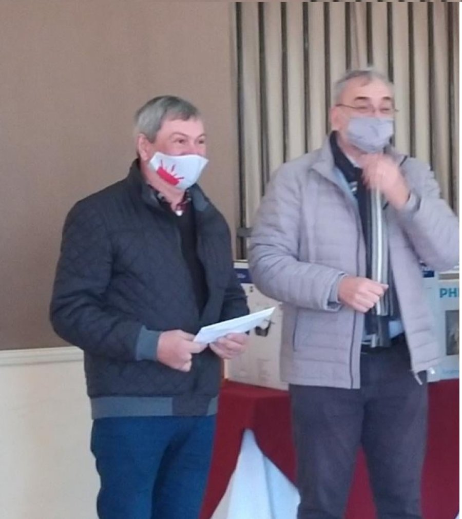 RECORRIDA// René Tomatis y Mauro Gilabert recorrieron la obra. APORTE// Alcides Calvo fue recibido por René Tomatis.