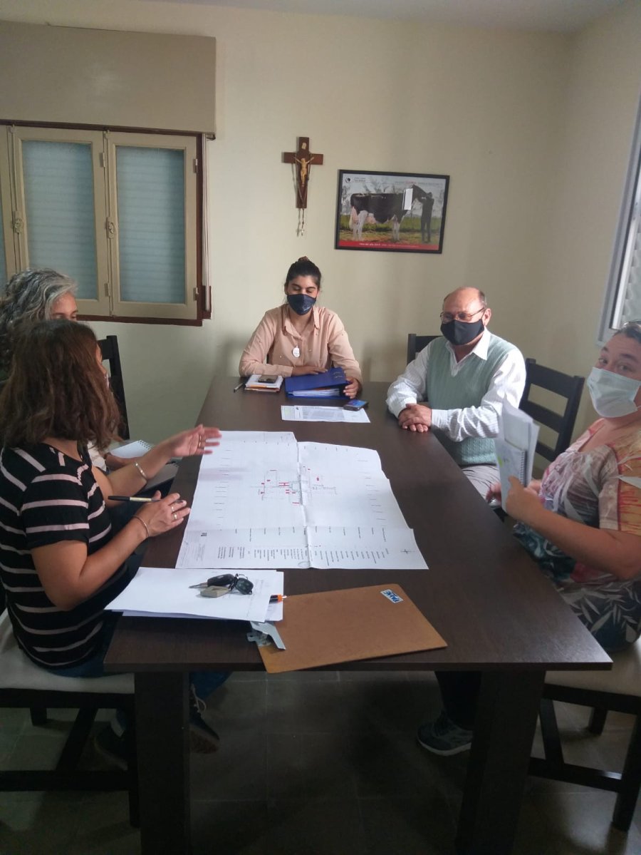 FOTO PRENSA  AC// CON LOS T&Eacute;CNICOS// Vista del reciente encuentro celebrado en la Comuna.
