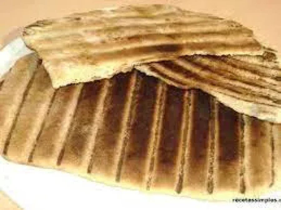 IMAGEN ARCHIVO. TORTAS ASADAS. Un menor las vend&iacute;a, y se las robaron junto a 130 pesos.