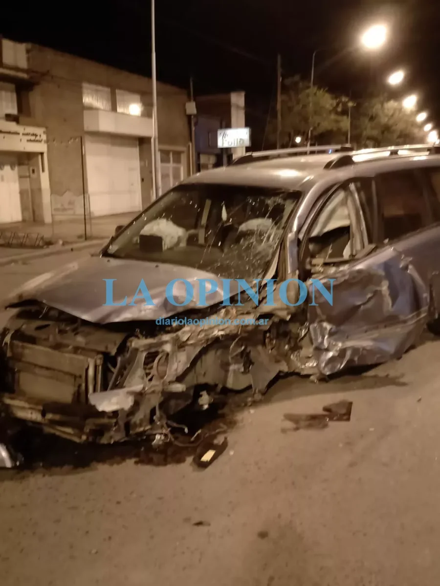 ESTADO. As&iacute; se observ&oacute; a unos de los veh&iacute;culos part&iacute;cipes de la colisi&oacute;n.
