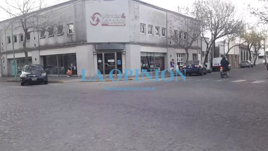 ESCENARIO. Posici&oacute;n en la que quedaron los veh&iacute;culos part&iacute;cipes de la colisi&oacute;n.