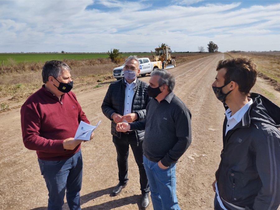 FOTO PRENSA AC// ESTUDIOS// Los profesionales visitaron las tareas que llevan adelante en la ruta citada.