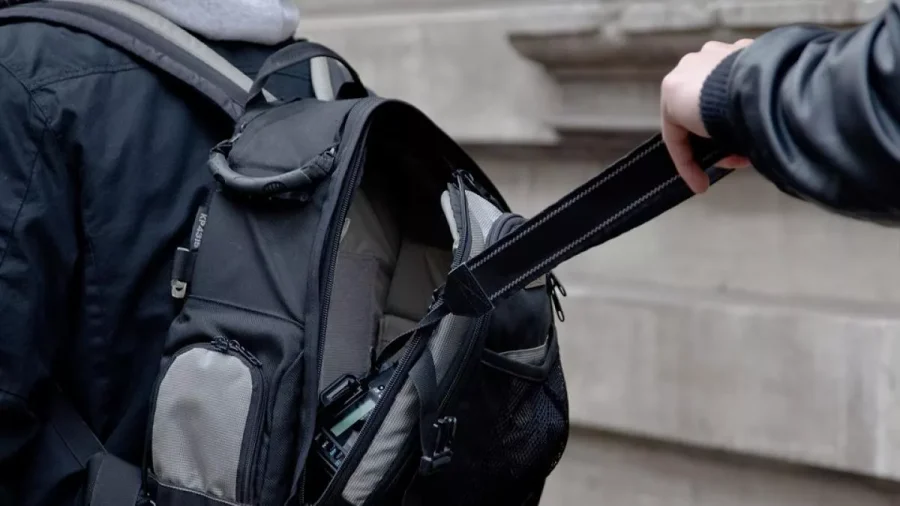 IMAGEN ARCHIVO. ROBO DE MOCHILA.  Acci&oacute;n parecida experiment&oacute; una rafaelina.