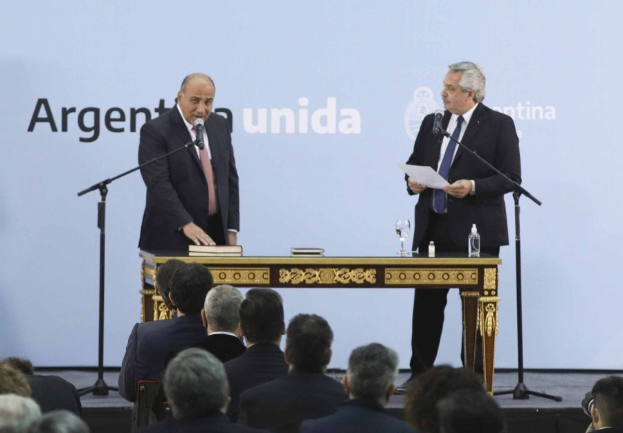 FOTO NA JEFE DE GABINETE. Juan Manzur asumi&oacute; el cargo que ocupaba Santiago Cafiero.