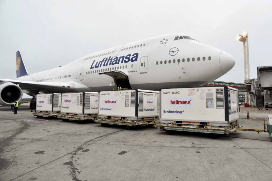 FOTO NA VACUNAS. El nuevo cargamento lleg&oacute; en un vuelo de la empresa Lufthansa.