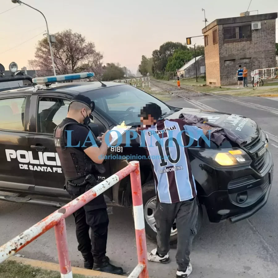 DEMORADO.  No contaba con el DNI en su poder.