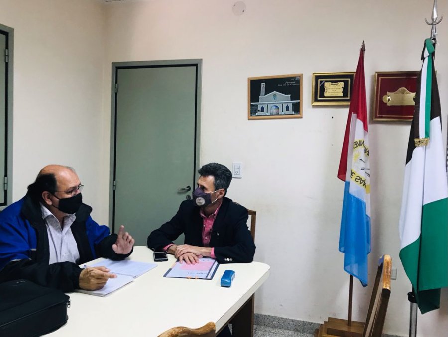 FOTO PRENSA COMUNA// DESAG&Uuml;ES CLOACALES.  Campuzano y Sola durante el reciente encuentro.
