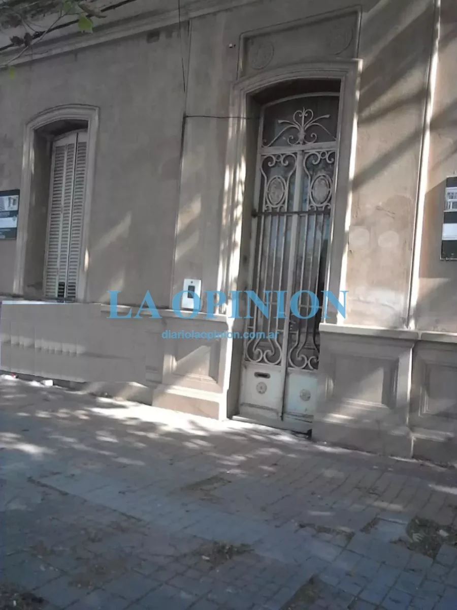 LUGAR DEL HECHO. Vivienda sita en el bulevar Roca al 500.