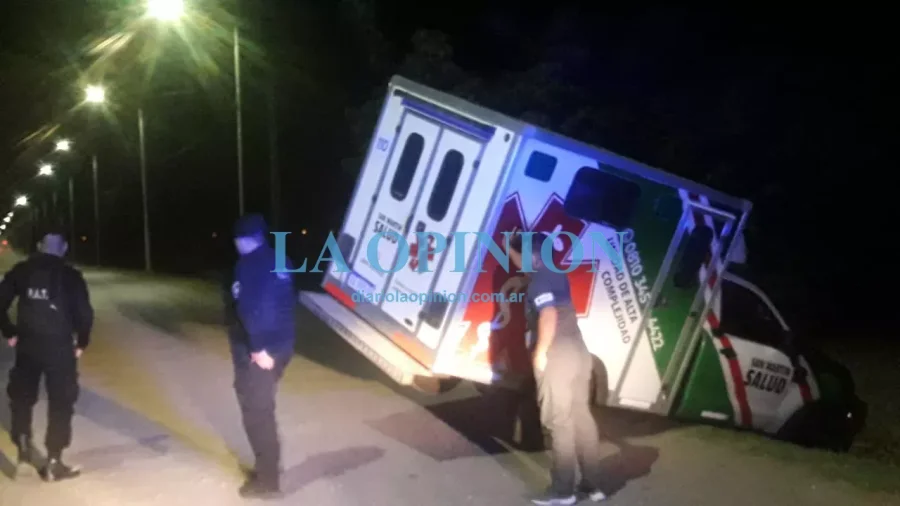ESCENARIO. As&iacute; qu3ed&oacute; la ambulancia, tras el accidente.