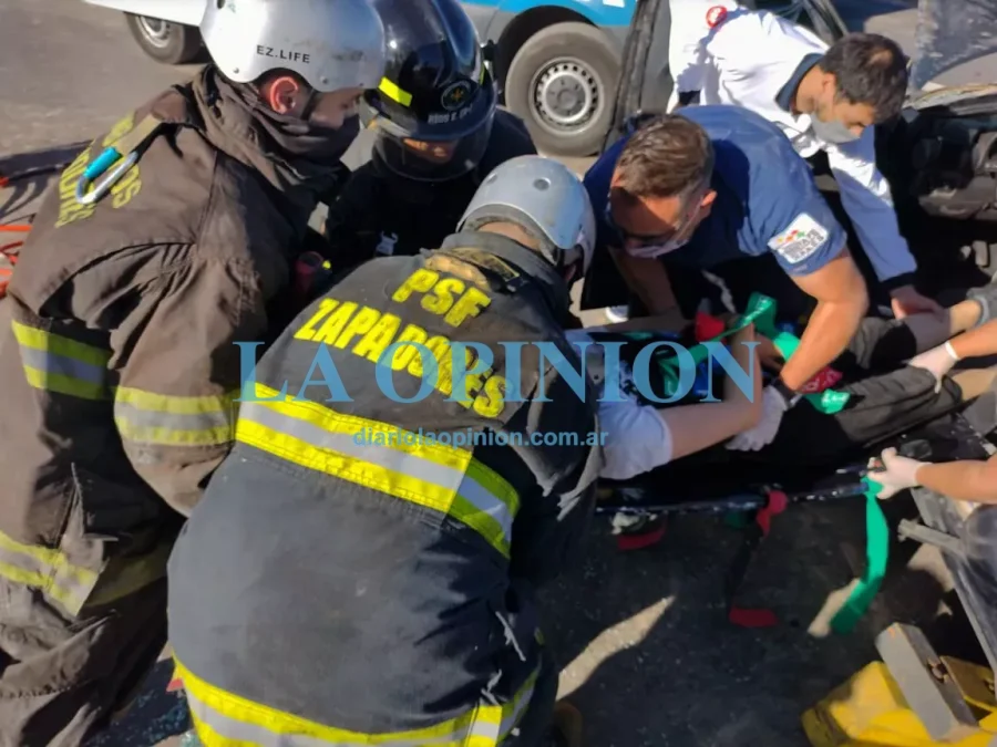 RESCATE. Labor realizada en el lugar del siniestro vial.