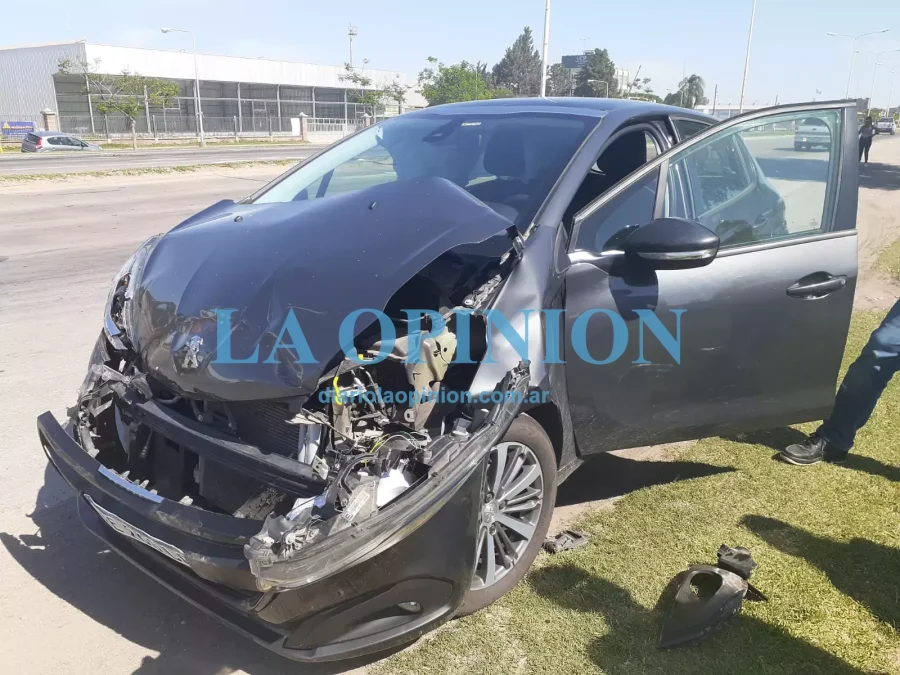 ESTADO. As&iacute; se observ&oacute; a uno de los rodados accidentados.