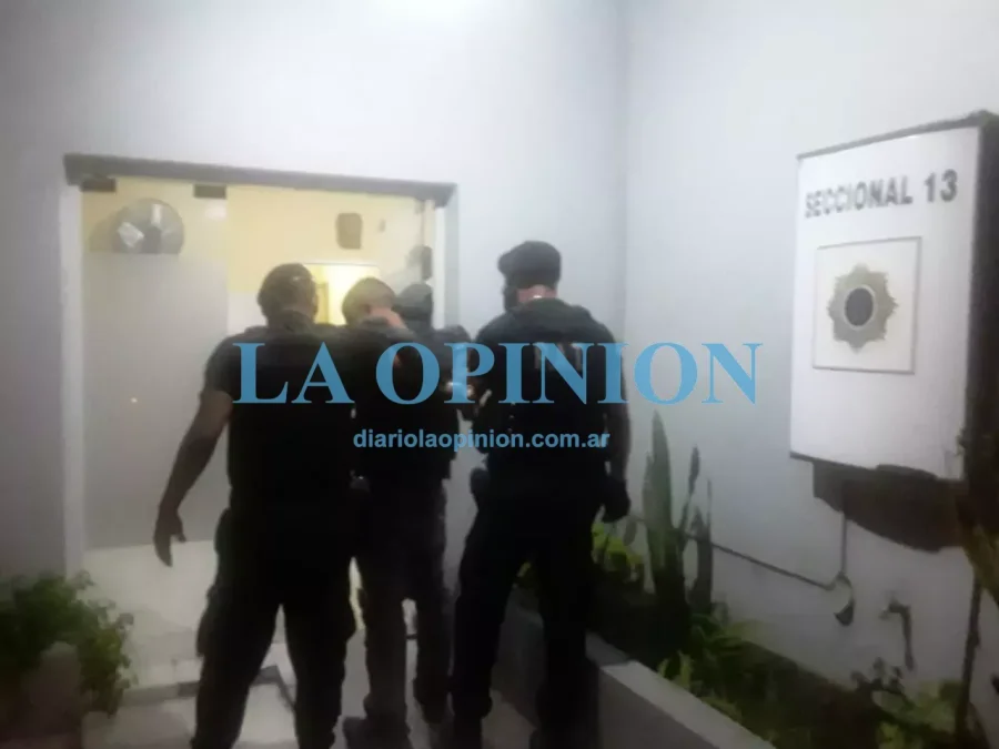 ARRESTADO.  Tras una exhibici&oacute;n obscena en la calle.