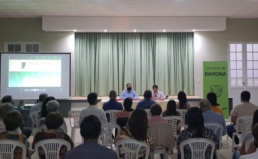 FOTO PRENSA COMUNA// LANZAMIENTO. El ya tradicional  Festival de Teatro tuvo, como en a&ntilde;os anteriores un lanzamiento oficial. TURISMO. Desde el &aacute;rea de Turismo Rural se impulsa la utilizaci&oacute;n de la bicicleta.
