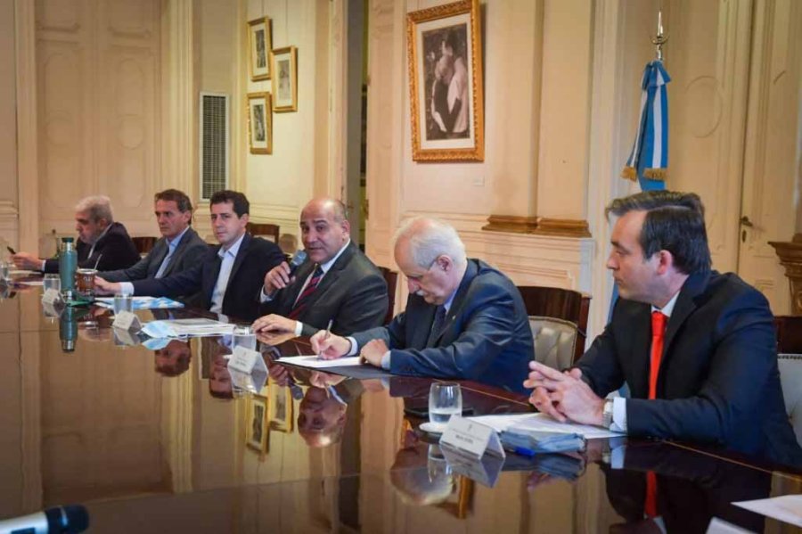 FOTO NA GABINETE. Manzur encabez&oacute; el tercer encuentro interministerial en Casa Rosada.