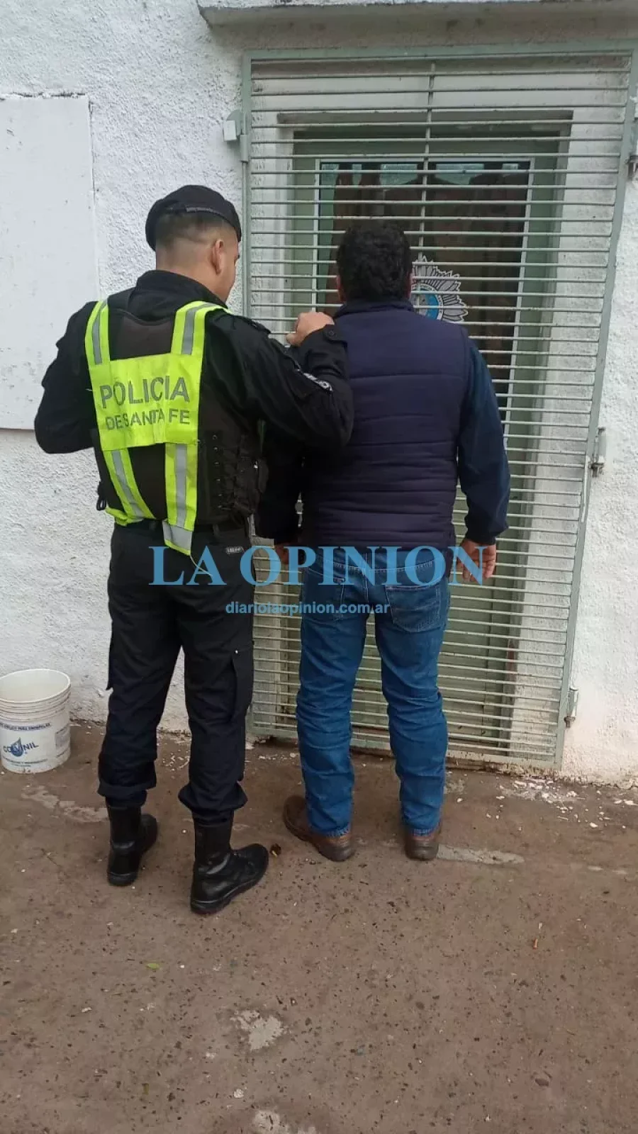 ERA BUSCADO. Personal de la PAT lo ubic&oacute; en la v&iacute;a p&uacute;blica.
