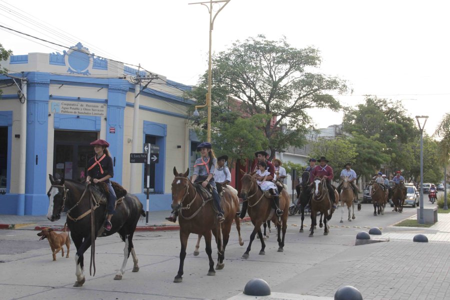 FOTO F. MELCHIORI// DESFILE DE CABALLOS. Un clásico en el Día de la Tradición.