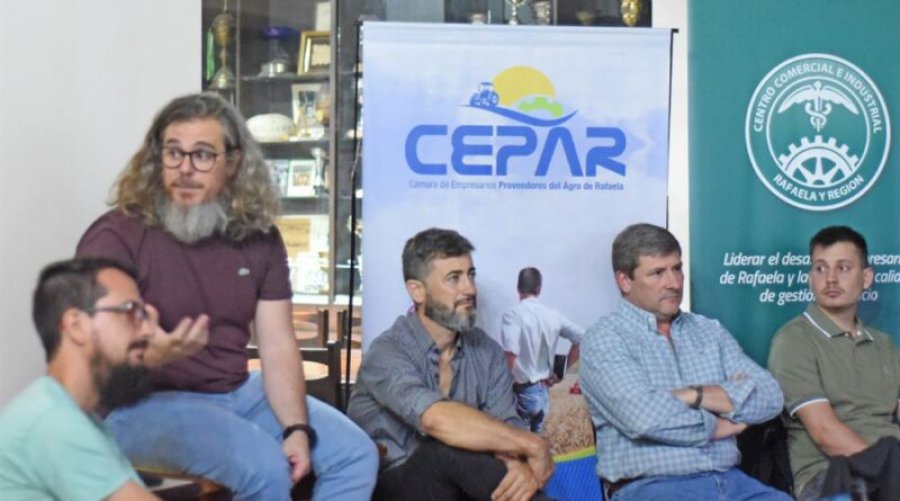 CEPAR. Los directivos de la entidad desean bajar el mensaje de la capacitaci&oacute;n para fortalecer las empresas.