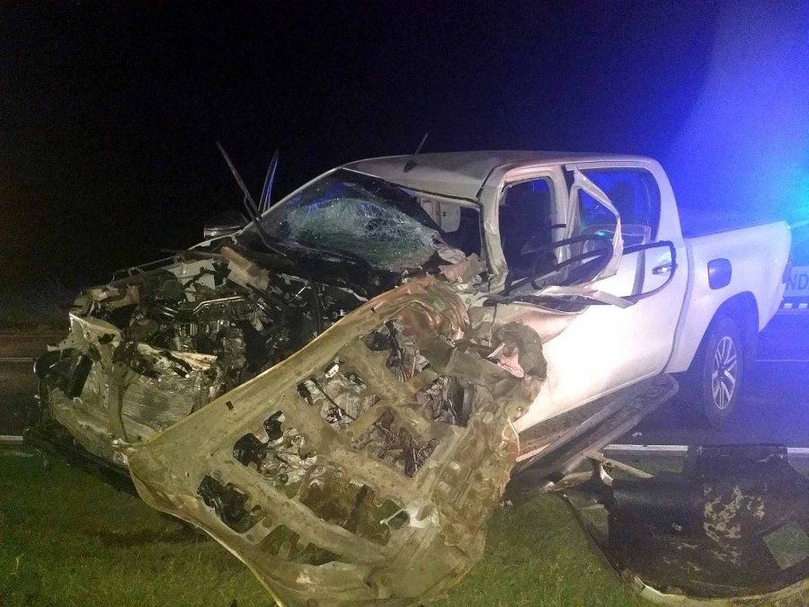 FOTO LA OPINION TOYOTA HILUX. Su conductor de 36 a&ntilde;os de edad, fue trasladado al nosocomio Jaime Ferr&eacute; de esta ciudad.